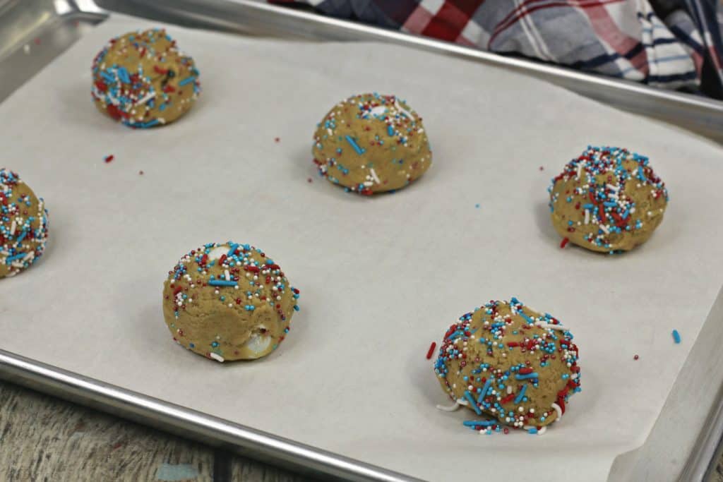 These delicious M&M cookies are the sweetest way to celebrate the 4th of July. Here’s the recipe!