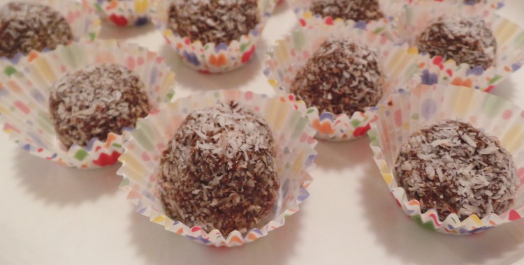 Heavenly caramel, oats and chocolate balls, no baking required!