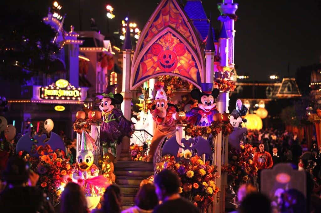 5 Reasons to Go to Disneyland for Halloween! - Hispana Global