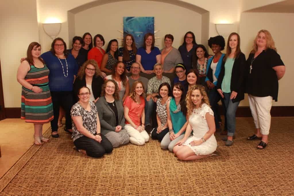 Ellen DeGeneres and Ed O'Neill with bloggers