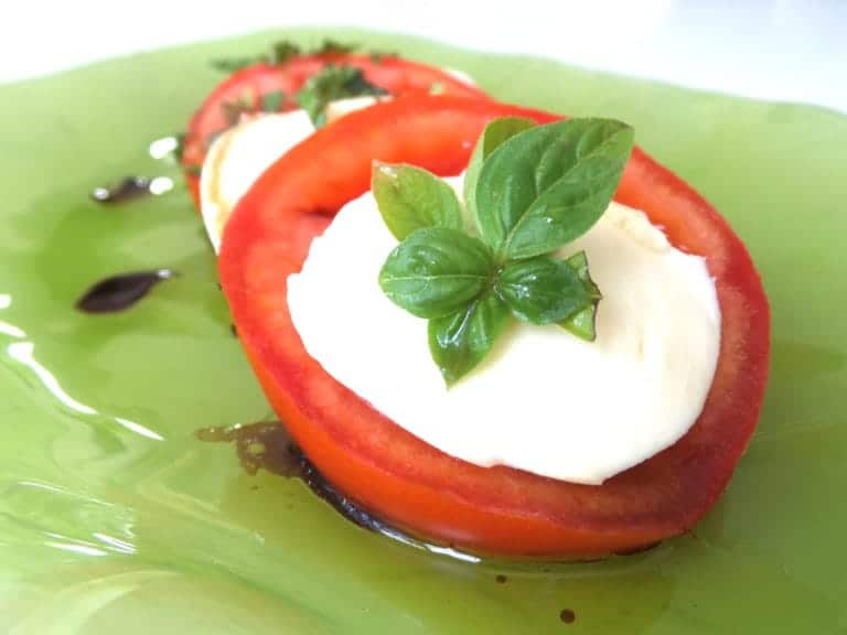 Fresh Basil, Tomato And Mozzarella Caprese Salad Recipe - Hispana Global