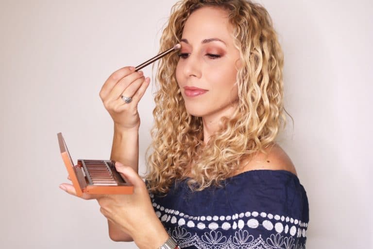 Video Tutorial: How To Do Your Eye Makeup Using NAKED Heat Palette