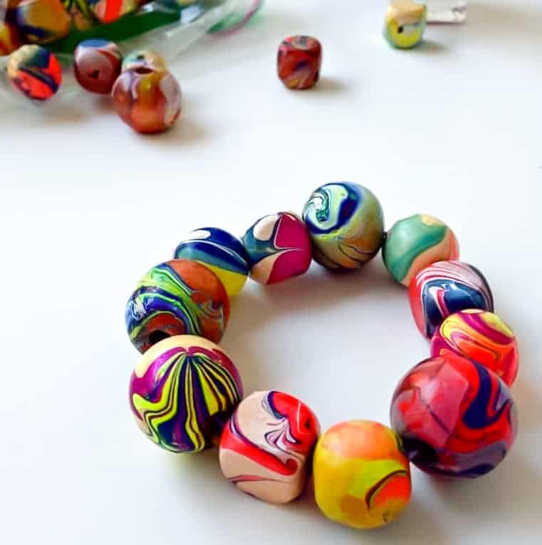 Nail polish marbled beads bracelet DIY