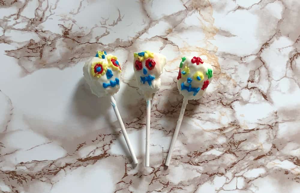Video: How To Make Day of the Dead Marshmallow Pops