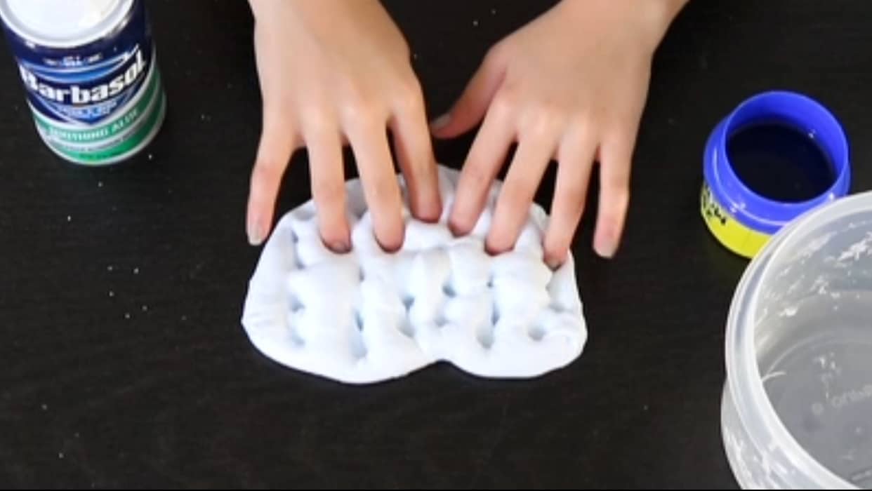Kids everywhere want to learn how to make fluffy slime, because it is so satisfying! This recipe requires no borax or contact lenses solution.