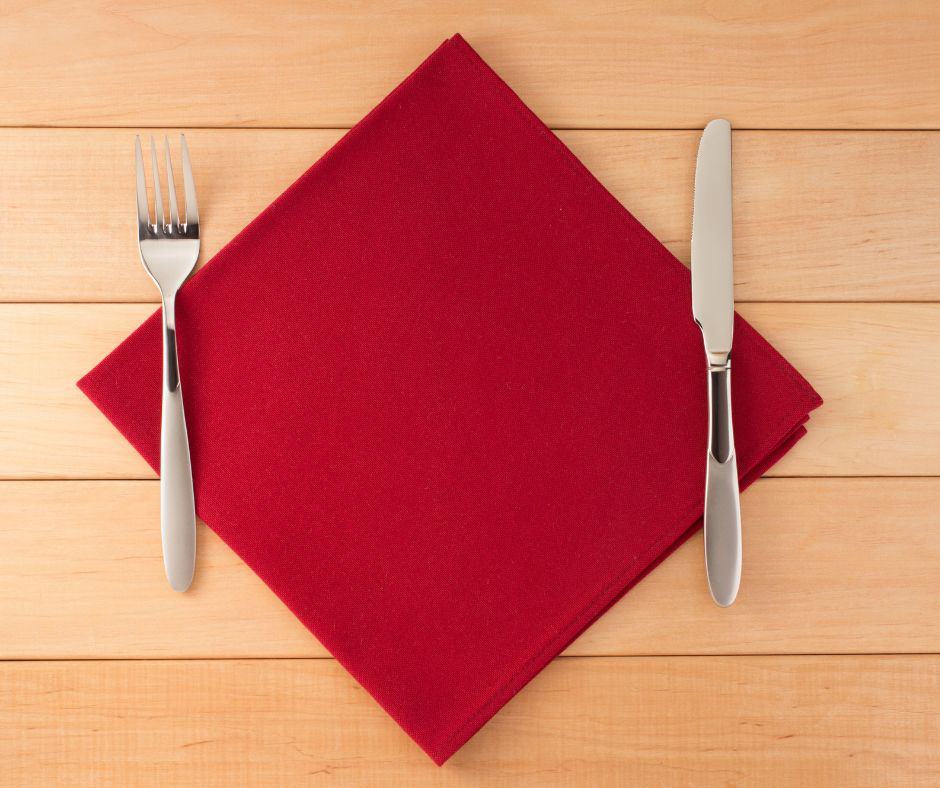Simple Thanksgiving Table ideas like using a cloth napkin as a placemat