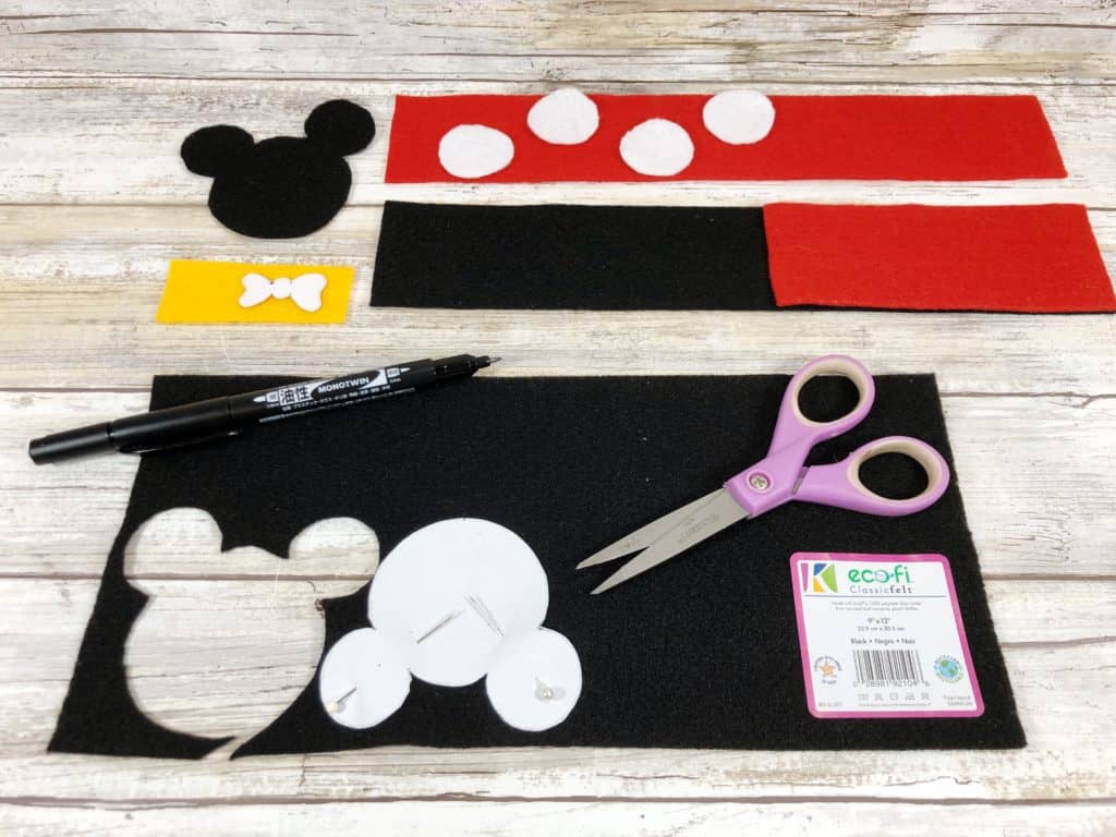 How to make Mickey and Minnie Mouse bookmarks step by step process