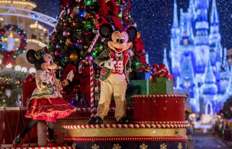 Complete guide on how to celebrate the holidays at Disney World