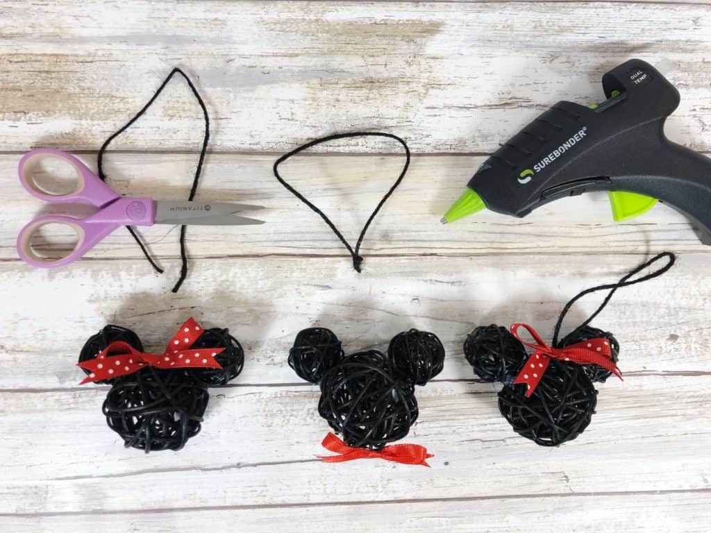 This fun and inexpensive craft takes less 15 minutes and shows you how to make your own Mickey and Minnie Mouse ornaments.. They're so perfect for all Disney lovers!