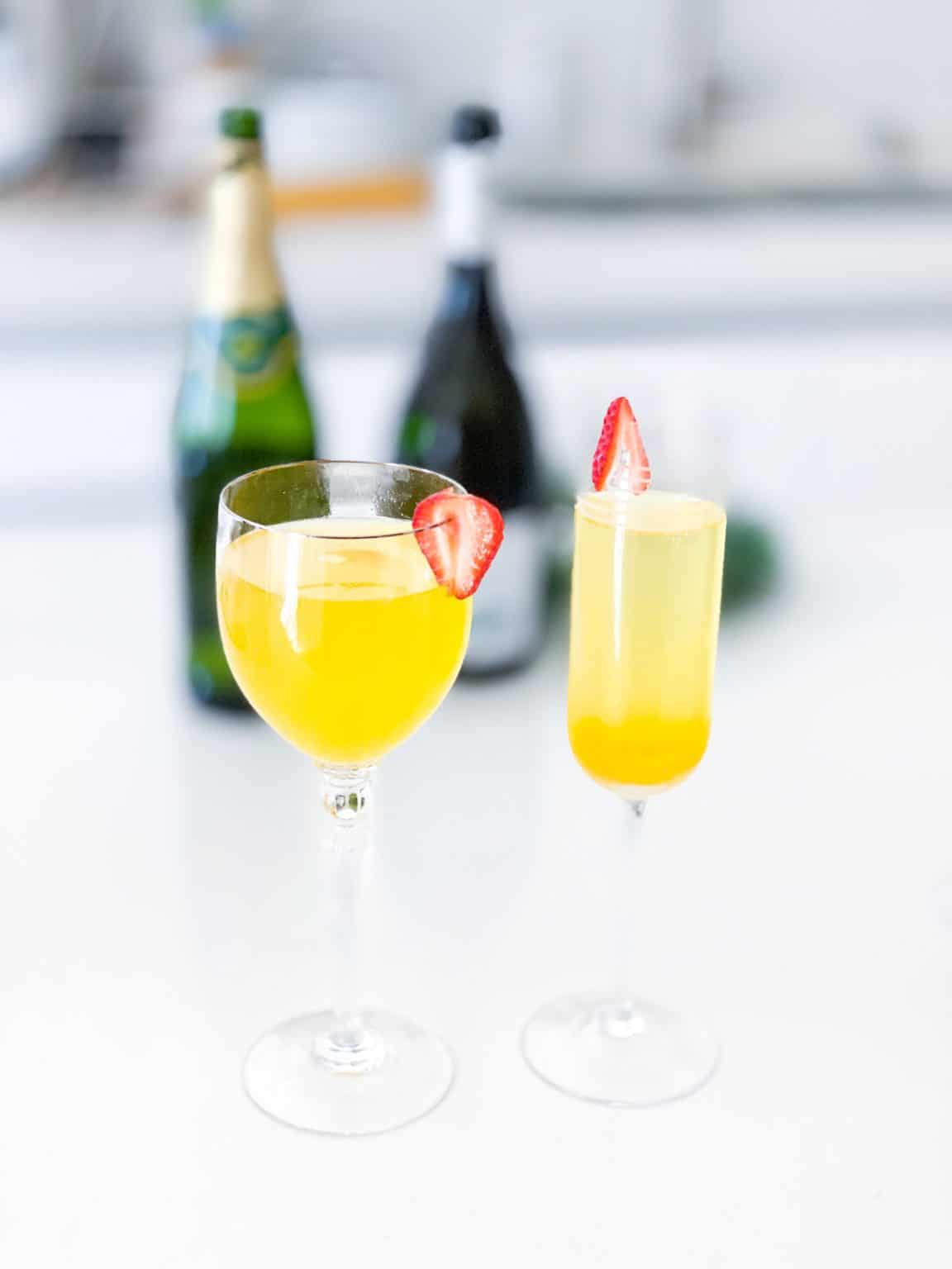 Refreshing and easy Prosecco passion fruit mimosa - Hispana Global