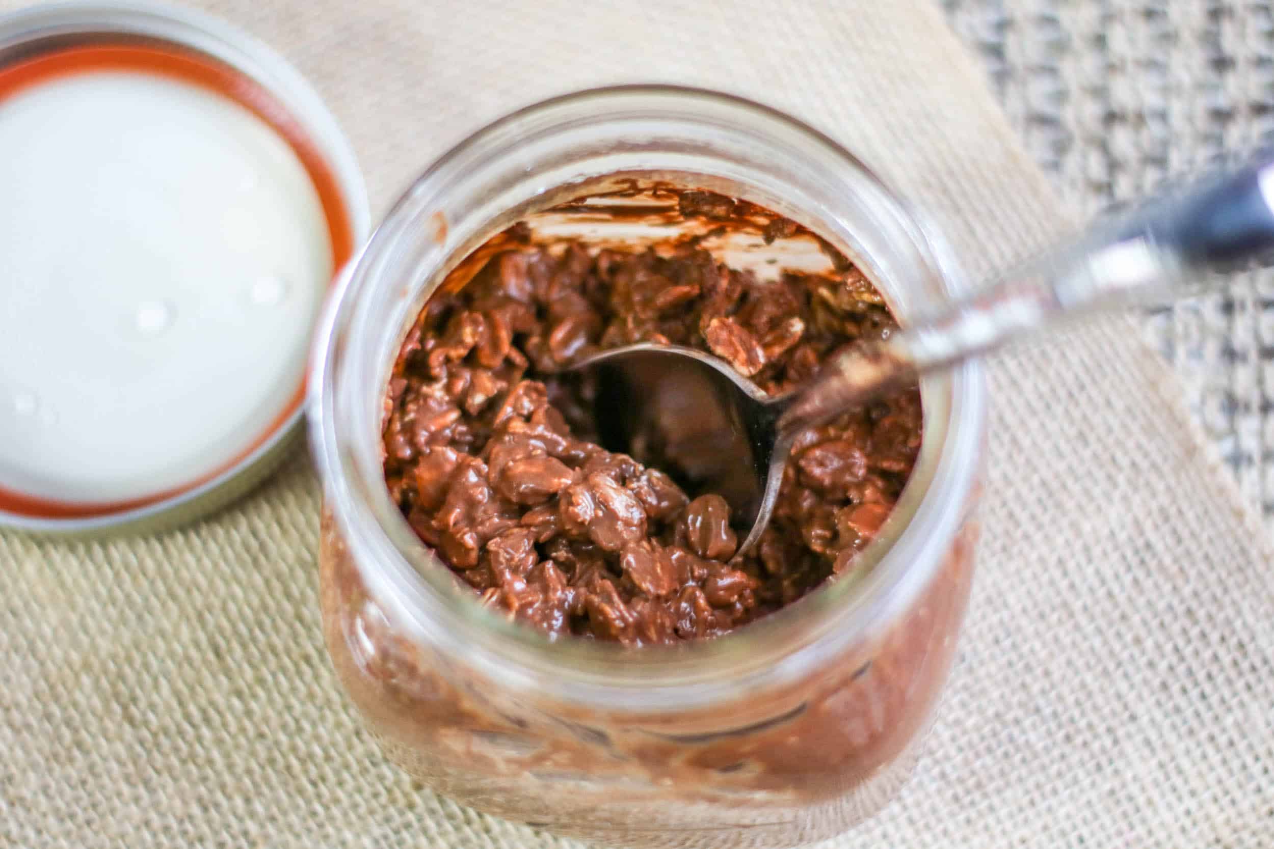 Healthy brownie batter overnight oats recipe