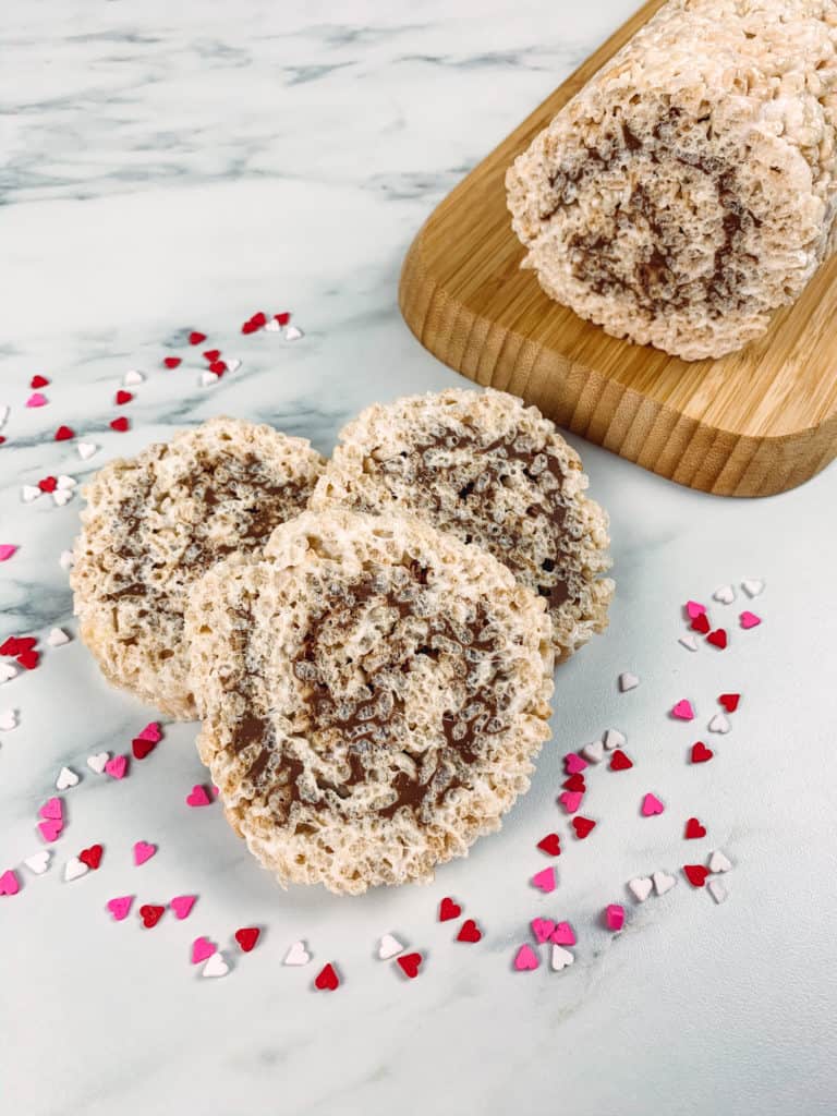 Looking for a delicious gluten-free treat for the entire family? This Rice Krispies and chocolate pinwheel is so good that everybody will be begging for more!