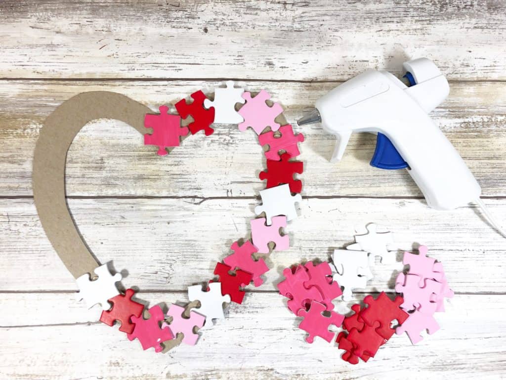 Upcycle your old puzzles with this lovely DIY. Here's how to make a heart wreath with puzzle piece that's perfect for Valentine's Day!