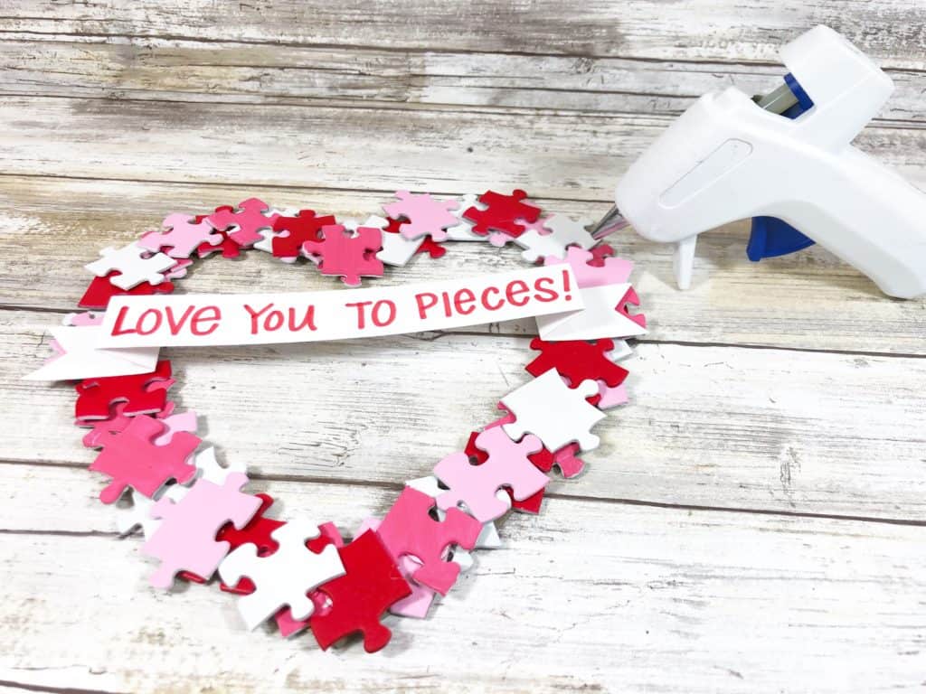 Upcycle your old puzzles with this lovely DIY. Here's how to make a heart wreath with puzzle piece that's perfect for Valentine's Day!