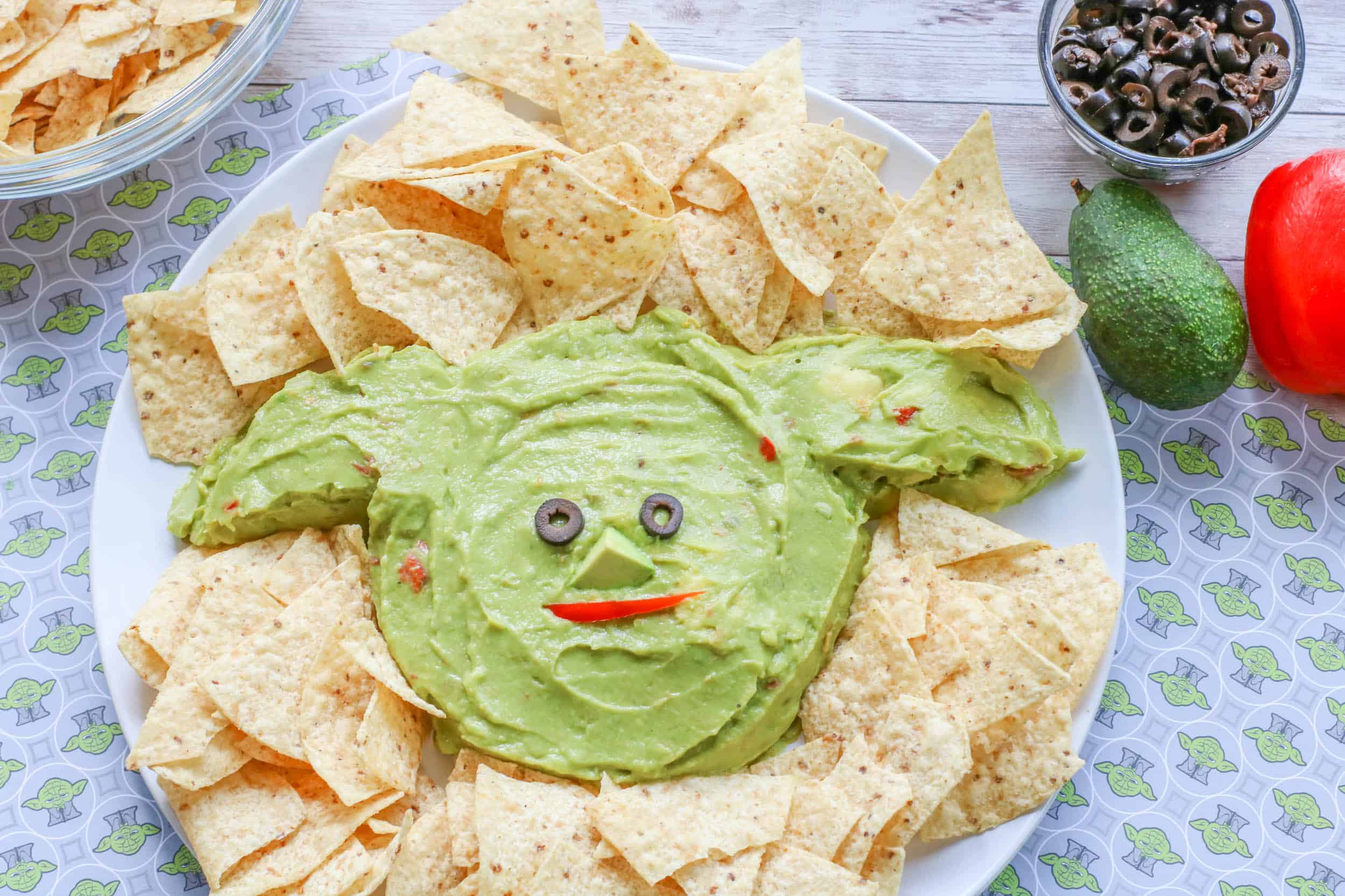 How to make a Baby Yoda guacamole platter