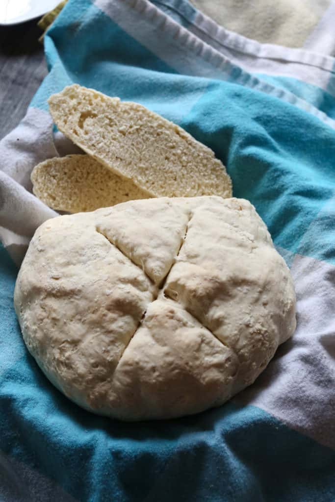 Want homemade bread? This easy no yeast bread recipe can be done in minutes and is so delicious!