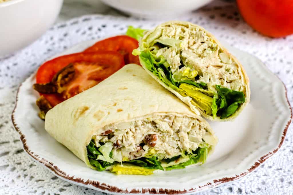 These easy chicken salad wraps are so yummy! There´s even a gluten free option.