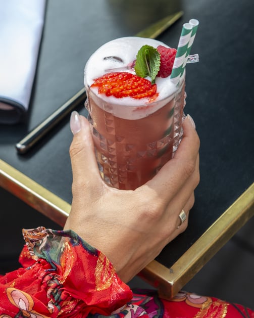 This hibiscus iced tea is so refreshing! We have the original recipe from the ultra chic Fauchon L'Hotel in Paris.