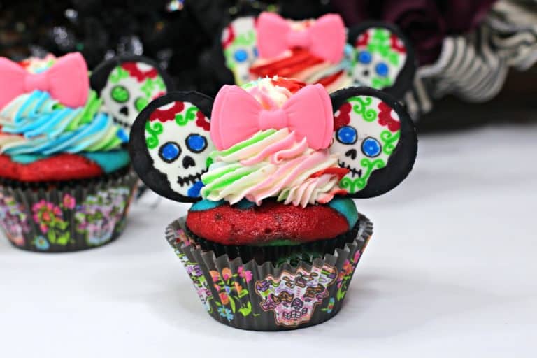 How to make Minnie Mouse Day of the Dead Cupcakes