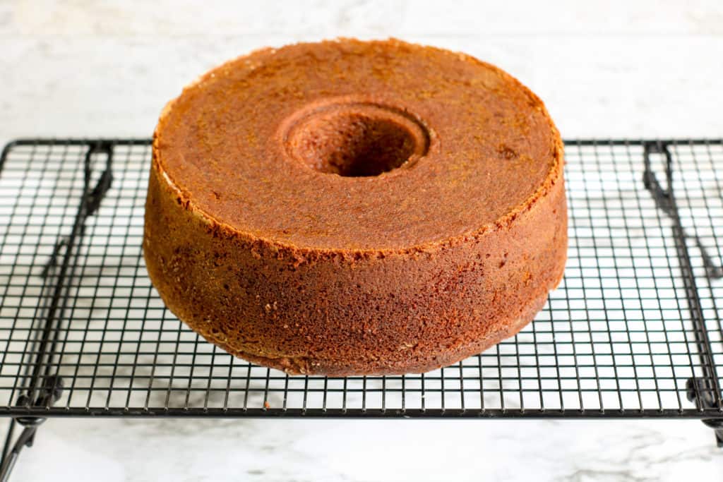This is simply the best honey cake recipe. It's not too dry and it's not too sticky. It's perfect for the Jewish New Year (Rosh Hashanah)!
