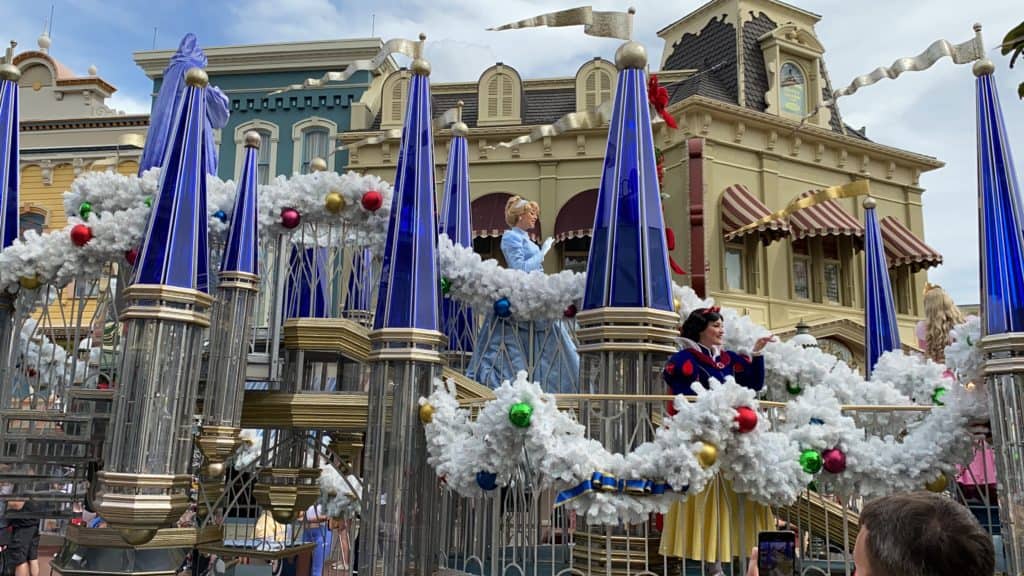 Planning a Disney vacation for the holidays? Here are the top tips for your 2020 Disney World trip.