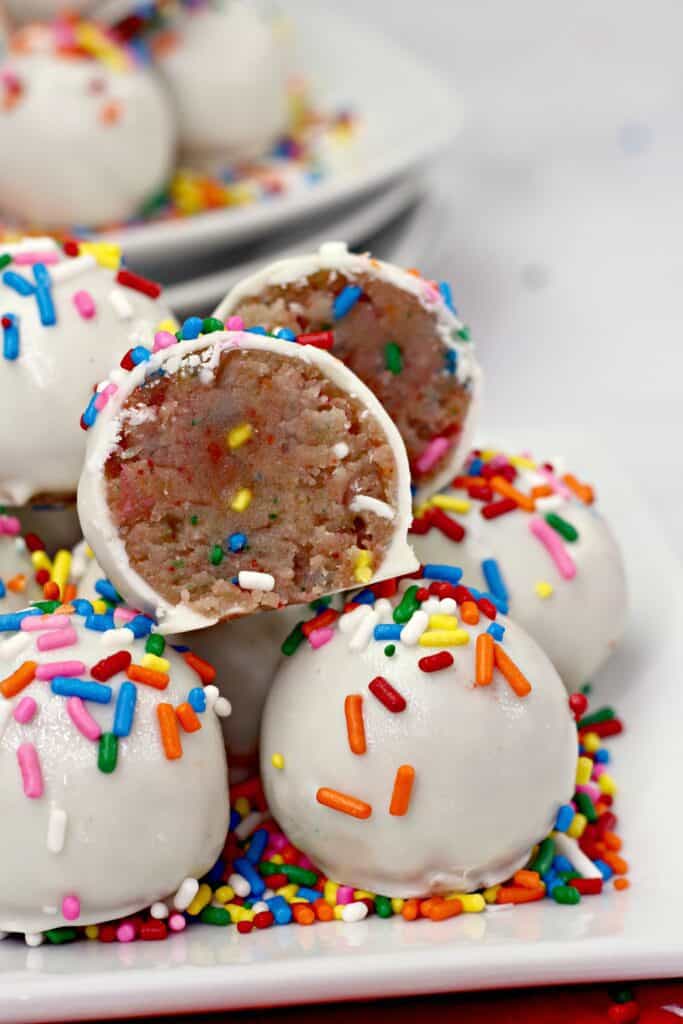These colorful Funfetti cake balls are the ultimate bite-sized treat! Easy to make, fun to decorate, and guaranteed to delight kids and adults alike—perfect for birthdays, parties, or any sweet celebration.