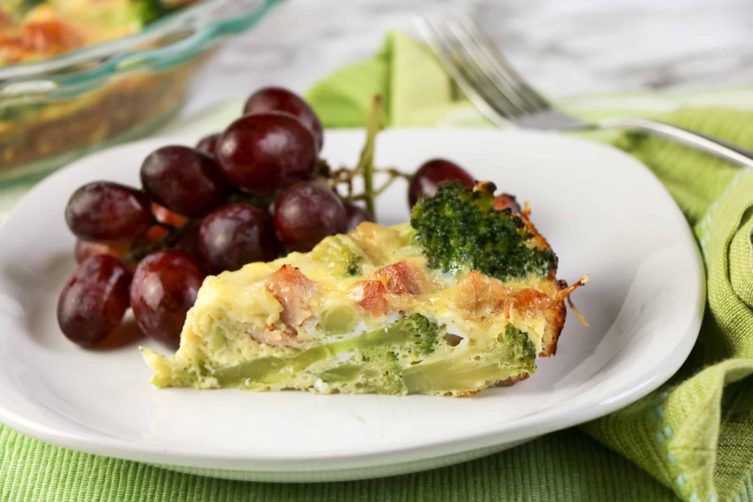 If you’re looking for a delicious gluten-free dinner recipe, you’ll love this easy ham and Gruyère cheese quiche, which is crustless.
