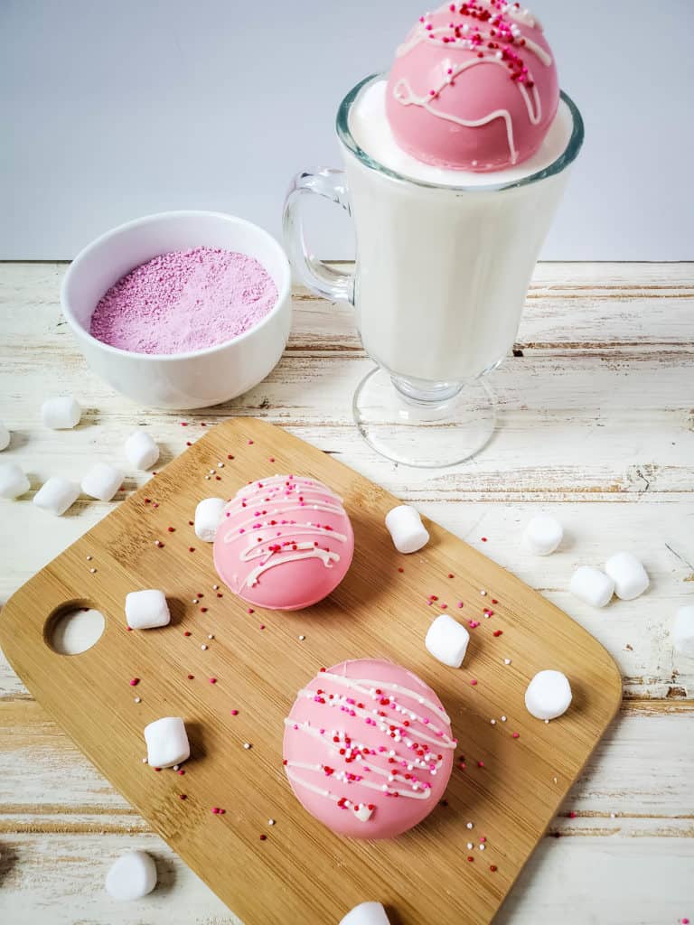 Learn how to make strawberry Nesquik bombs and surprise your family with delicious "hot cocoa" bombs that taste like strawberries and cream.