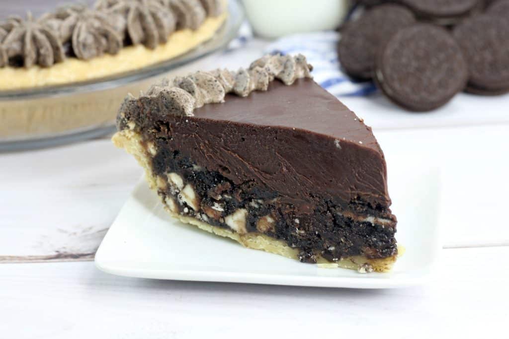 This irresistible Oreo cookie pie is so creamy that it honestly is the best dessert for those craving crunchy chocolate flavors.