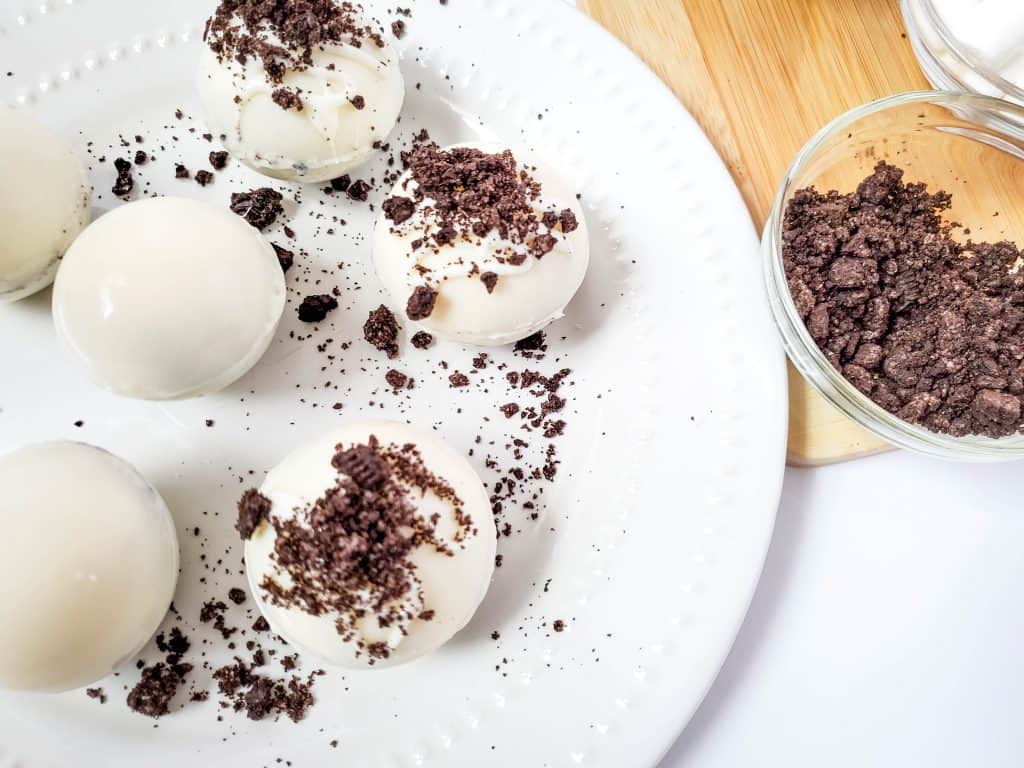 Oreo hot cocoa bombs are perfect for cookies and cream lovers or to celebrate National Oreo Day on March 6. Follow the simple instructions to make your own  hot chocolate bombs with Oreo cookies.