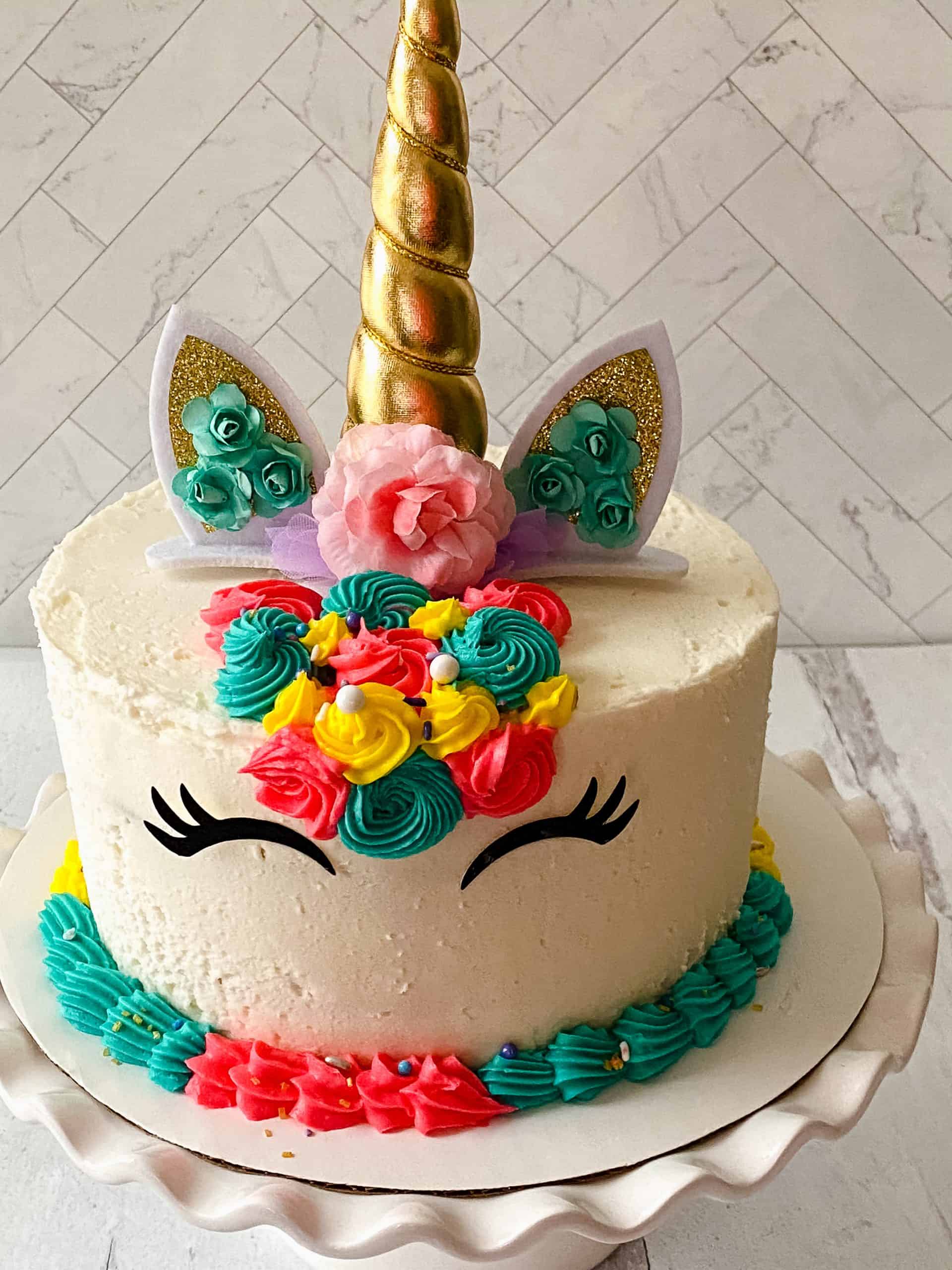 How To Make A Spectacular and Easy Unicorn Cake (With Video!) - Hispana ...