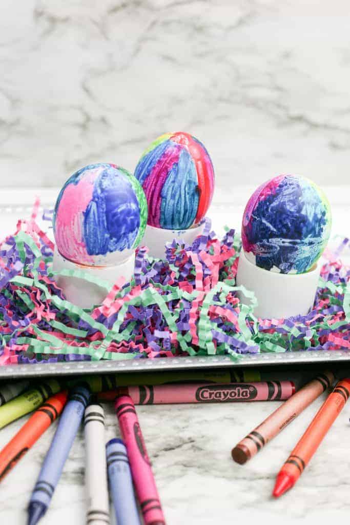 Children can easily make these beautiful Easter eggs with melted crayons. The process is quite easy and is a great activity for kids. 