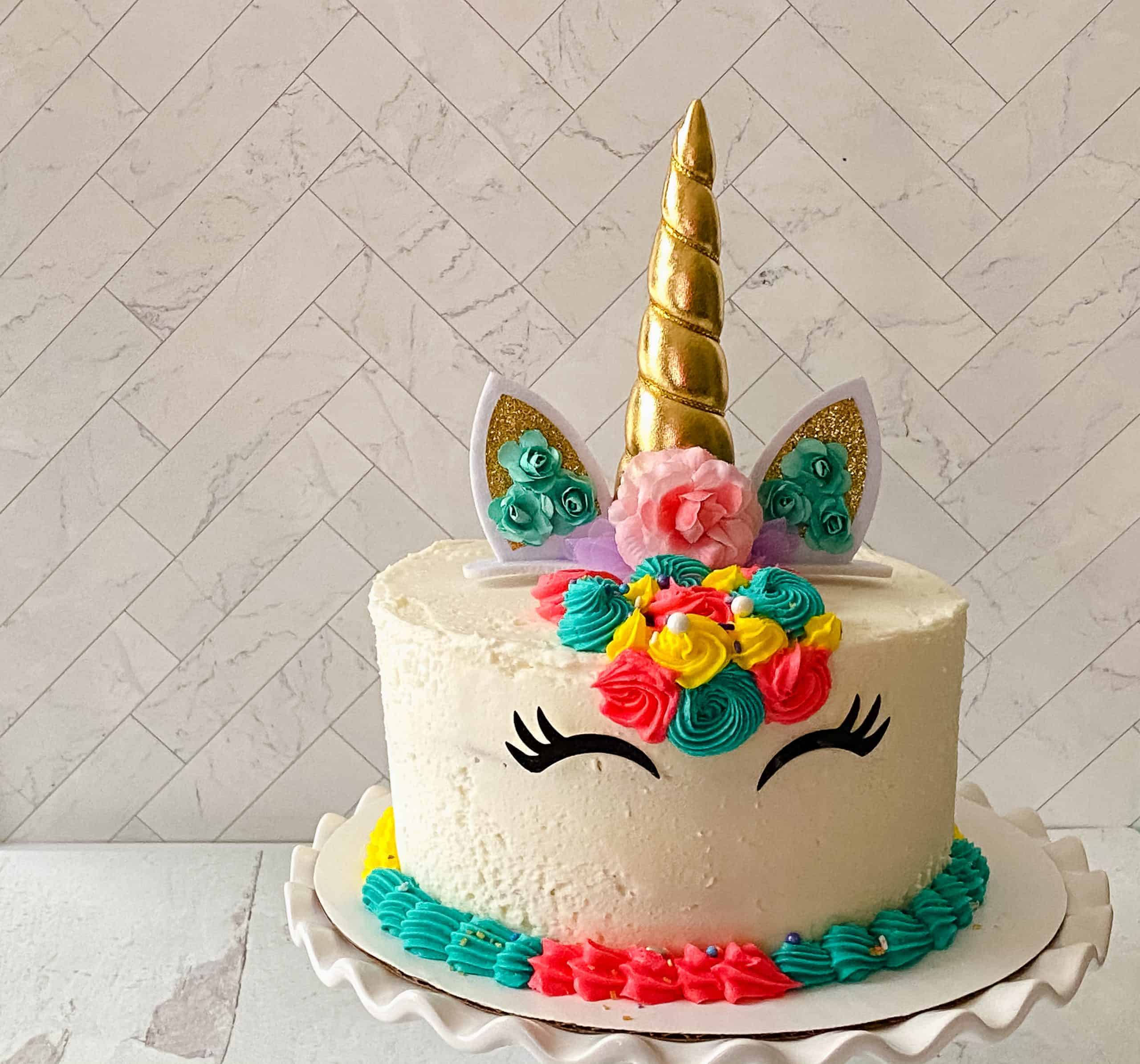 How To Make A Spectacular and Easy Unicorn Cake (With Video!)