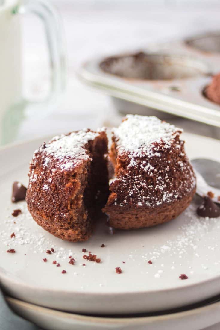 These miniature Nutella cakes are extra gooey. Serve them with a scoop of vanilla ice cream or with powdered sugar. They're SO good!