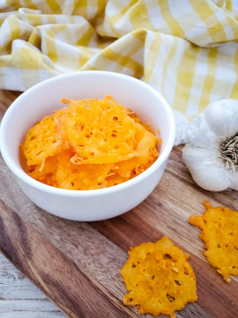 If you need a low carb, keto-friendly snack, these garlic cheese chips check all the boxes. They are delicious, crunchy and so easy to make!