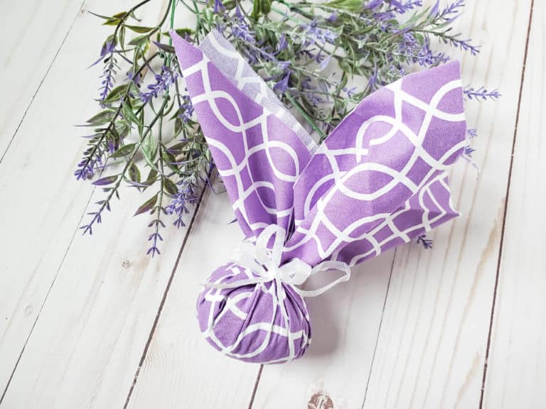 Your Closet Will Smell Heavenly With These No Sew Lavender Sachets