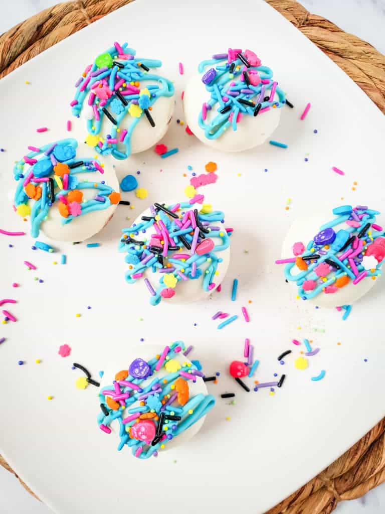 These Day of the Dead hot cocoa bombs are a fun and unique way to honor Día de los Muertos with your kids. They resemble sugar skulls and can be put together in about 30 minutes. 