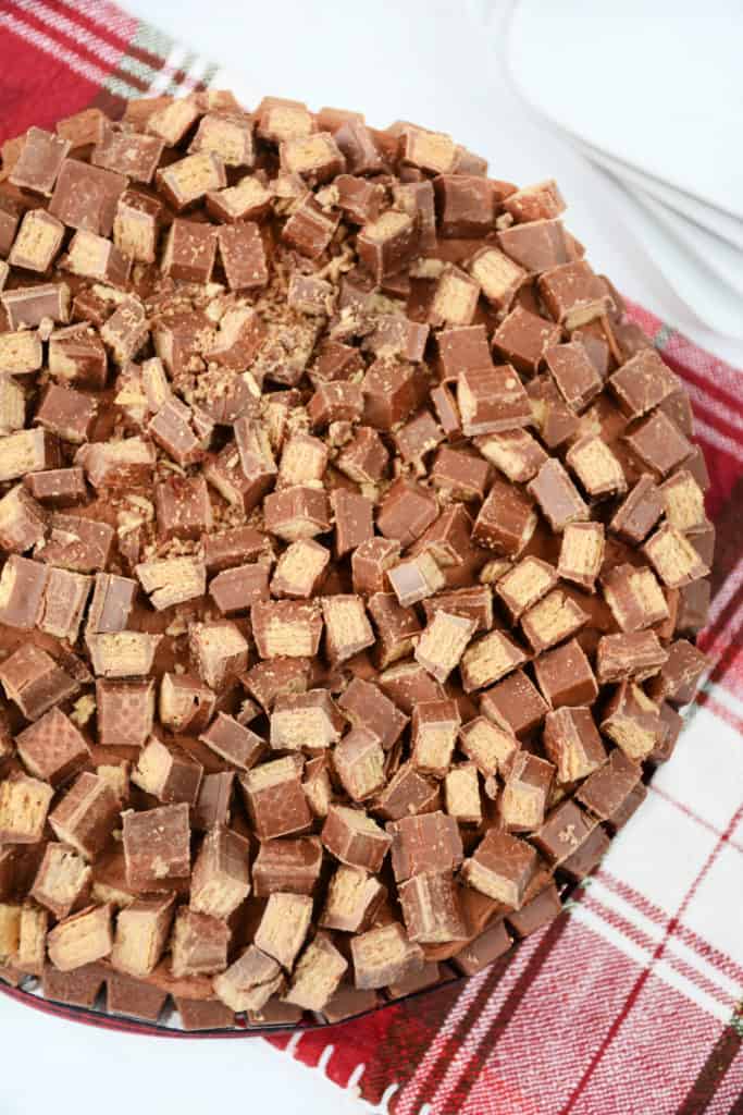 This KitKat chocolate cake recipe is perfect for candy lovers! It is simple to follow and the results, decadently spectacular. Yum!