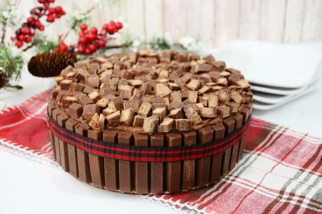 This KitKat chocolate cake recipe is perfect for candy lovers! It is simple to follow and the results, decadently spectacular. Yum!
