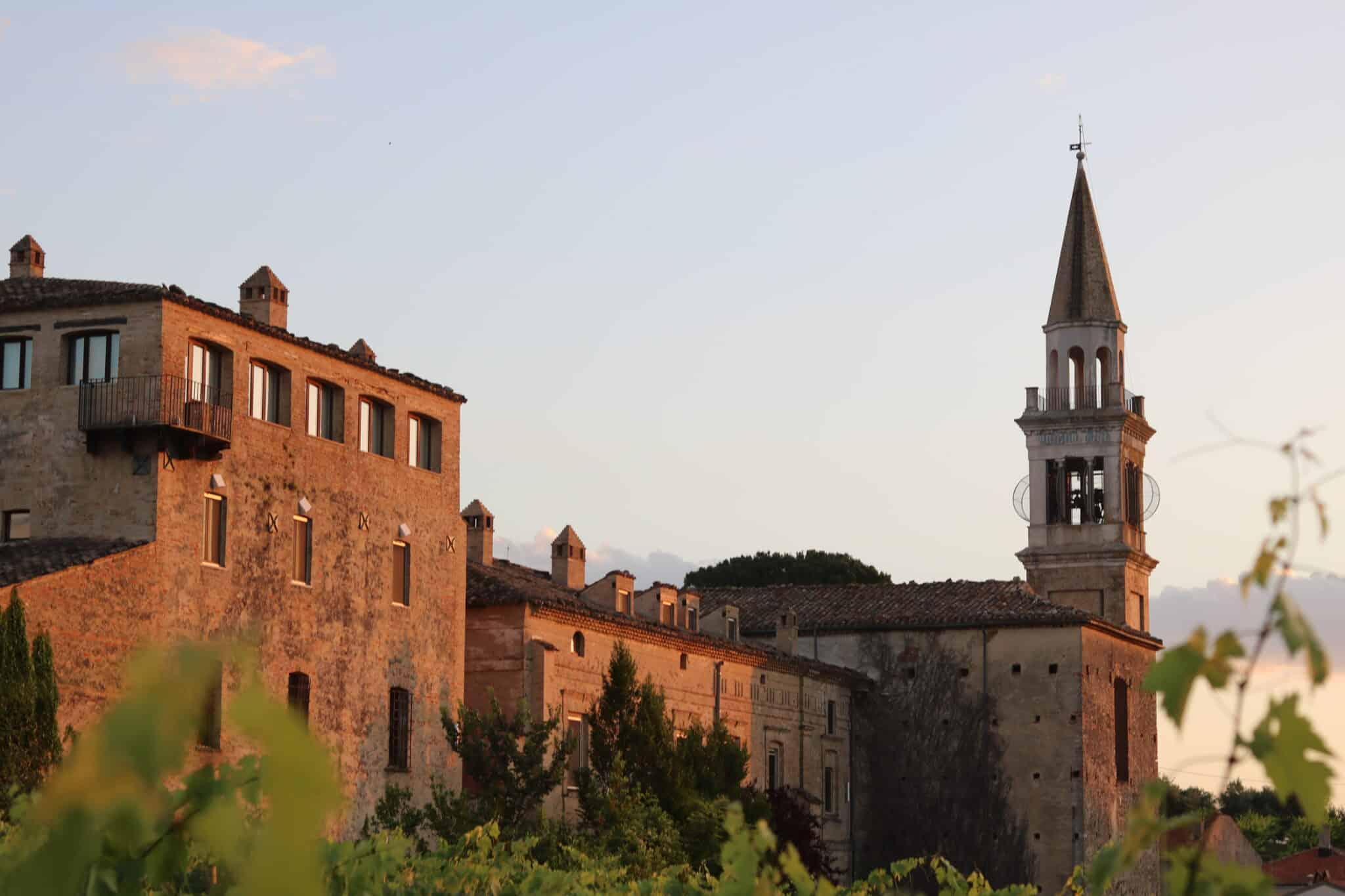 Discover why Abruzzo in Italy is worth visiting. Enjoy nature, delicious food and notable wines right next to the Adriatic sea.