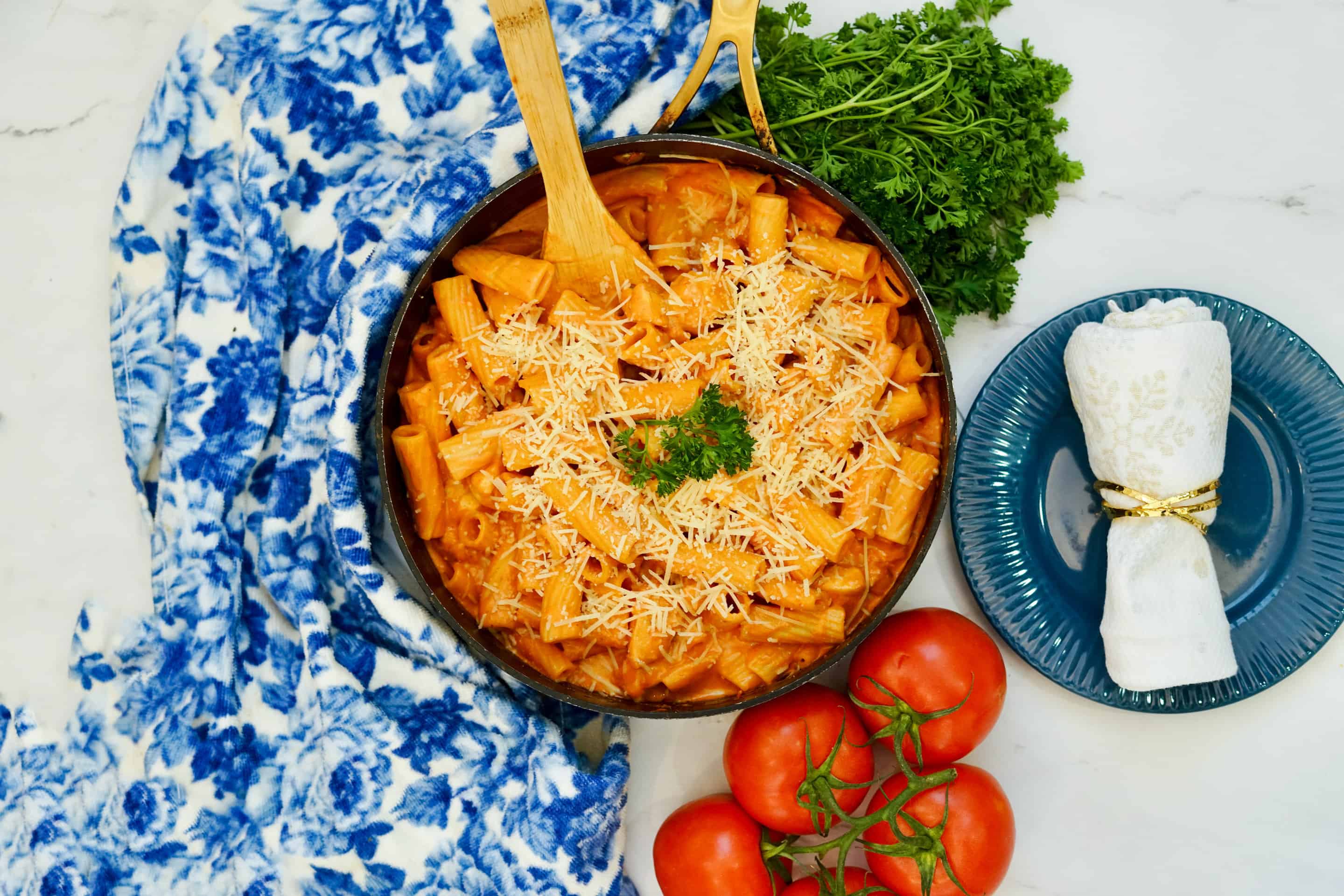 This easy pasta alla vodka recipe can be made with noodles, rigatoni or penne. The creamy vodka pasta sauce is simply delicious!