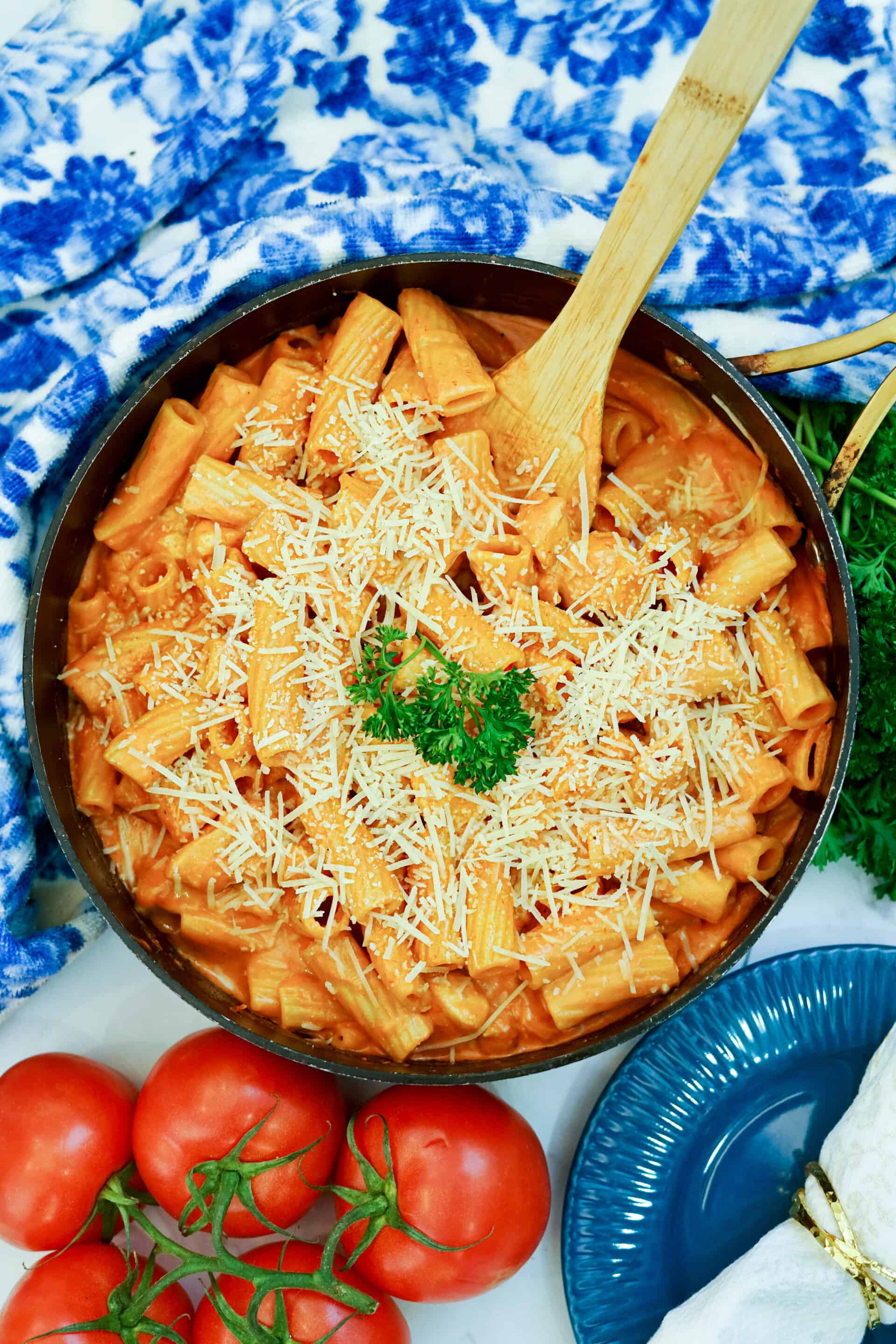 This easy pasta alla vodka recipe can be made with noodles, rigatoni or penne. The creamy vodka pasta sauce is simply delicious!