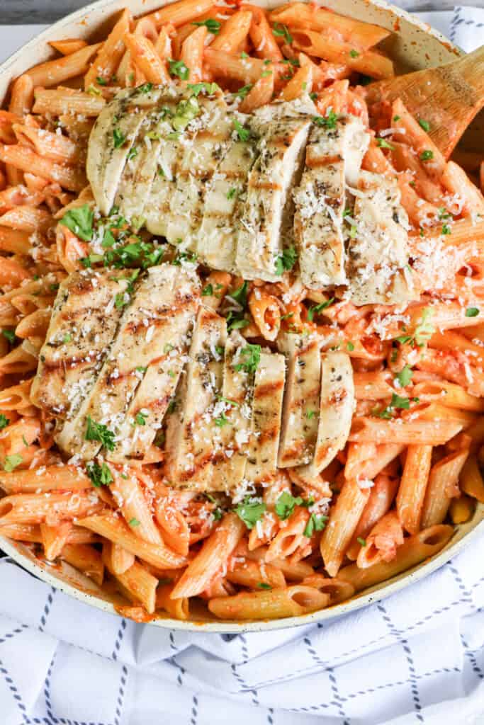 Penne alla vodka with chicken is always a great idea! The creamy sauce is easy to make and goes so well with pasta.