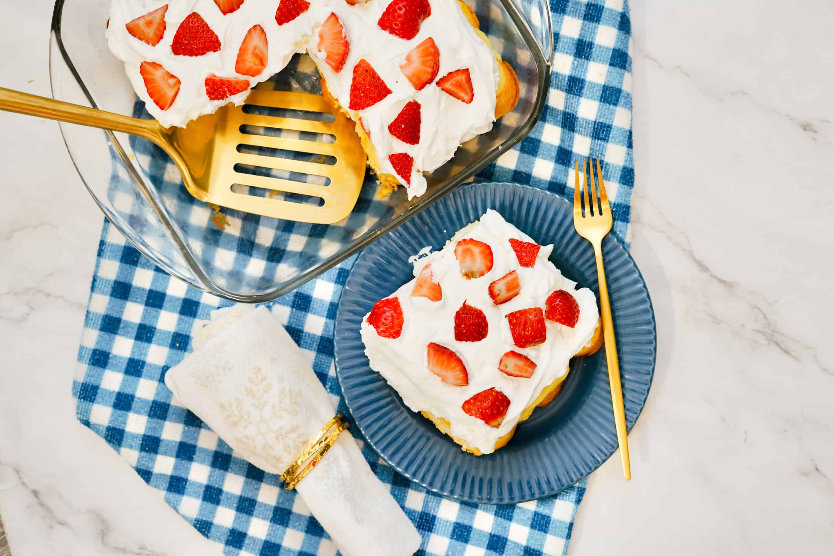 This no bake strawberry Twinkie cake is the perfect summer dessert. It's also so easy to make!