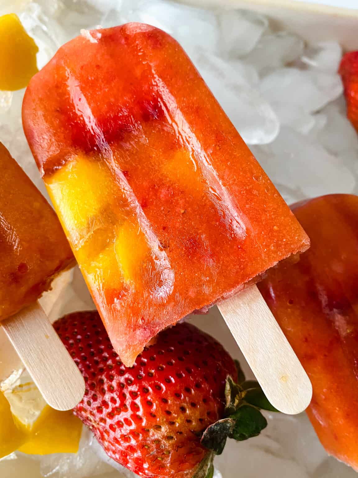 Healthy homemade strawberry mango popsicles recipe - Hispana Global