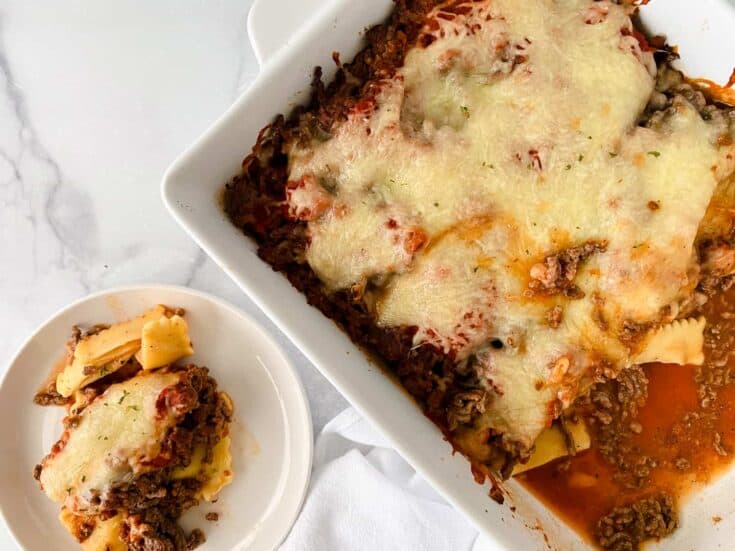 Discover the ultimate weeknight dinner solution with our Quick & Easy Cheesy Ravioli Bake recipe. Budget-friendly, delicious, and customizable variations await – perfect for busy nights. Get cooking now!