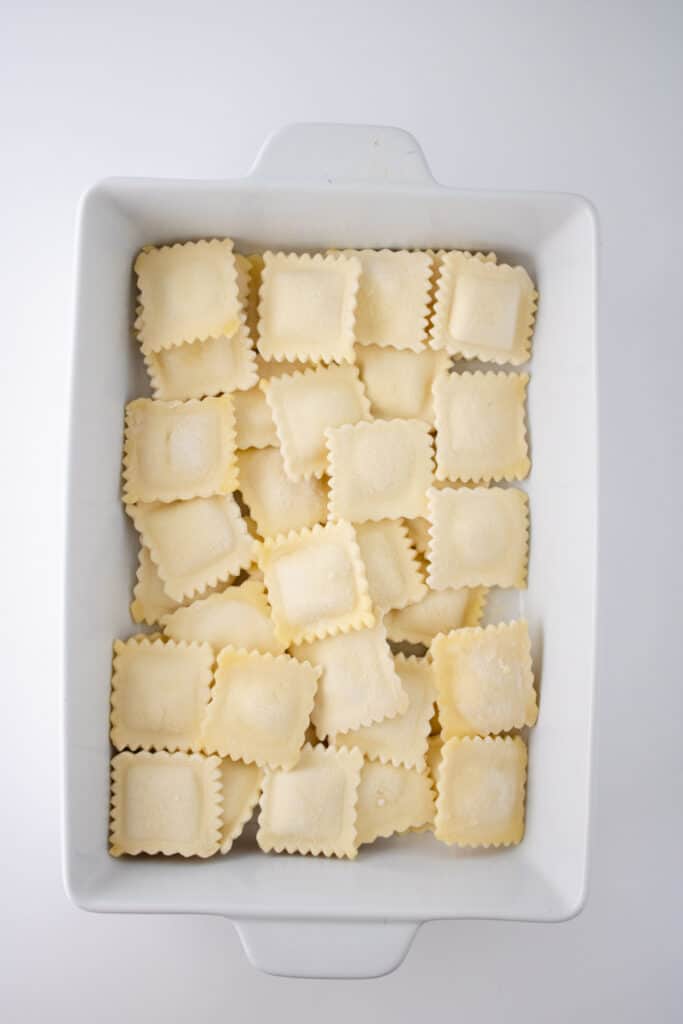 Discover the ultimate weeknight dinner solution with our Quick & Easy Cheesy Ravioli Bake recipe. Budget-friendly, delicious, and customizable variations await – perfect for busy nights. Get cooking now!