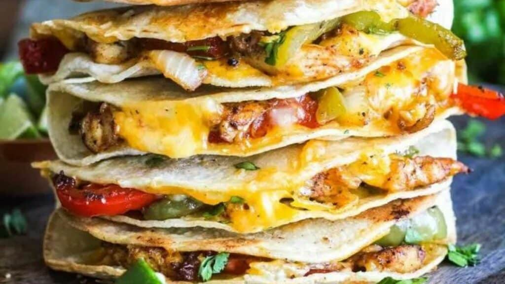 Crispy fajitas with chicken and vegetables.