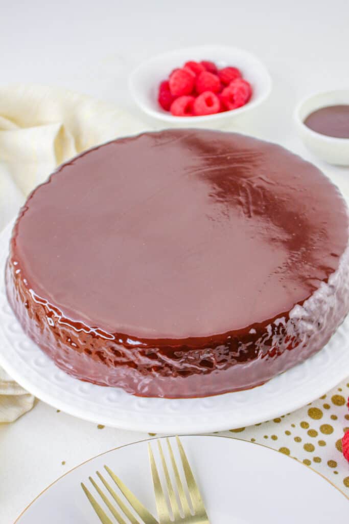 Discover the easiest recipe for the ultimate chocolate fudge cake with homemade ganache. Perfect for chocolate lovers, this guide offers simple steps and tips for a moist, rich, and decadent dessert. Ideal for any occasion!