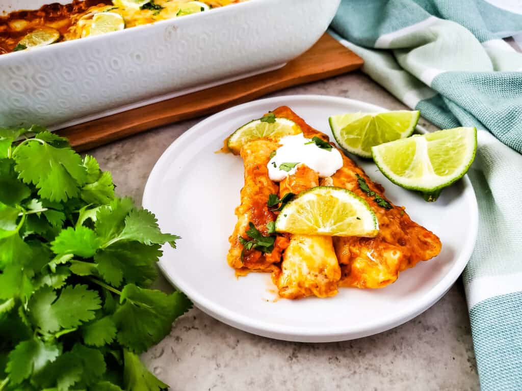 TikTok has once again delivered an easy solution: the Lazy Taquito Enchiladas Recipe. This easy enchilada recipe has become a family favorite thanks to its simple ingredients.
